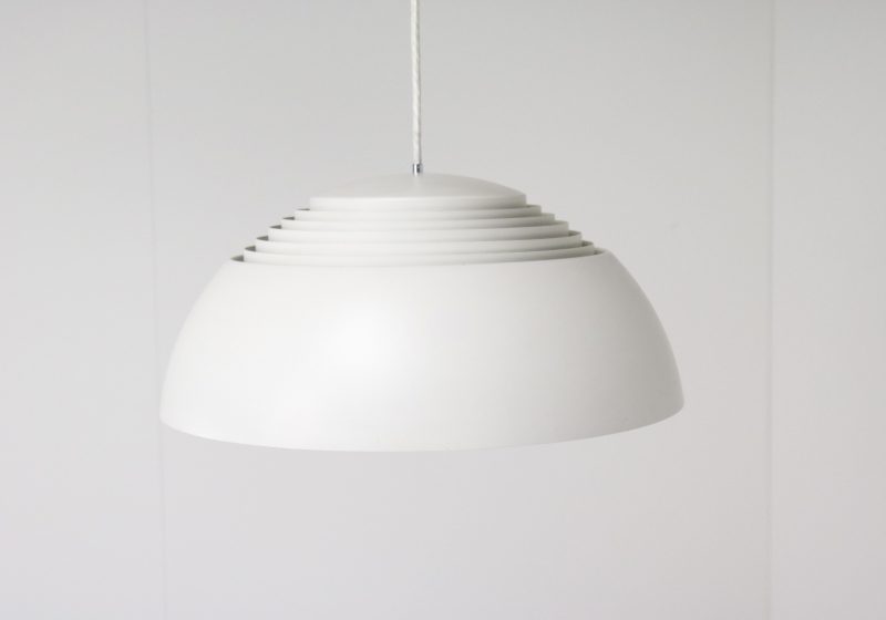 Arne Jacobsen - Louis Poulsen AJ Royal hanging lamp 1