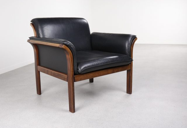 Danish design - leather lounge chair 1