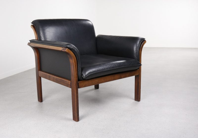 Danish design - leather lounge chair 1