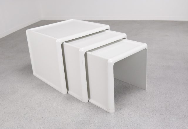 White Peter Ghyczy nesting tables - Horn collection 1