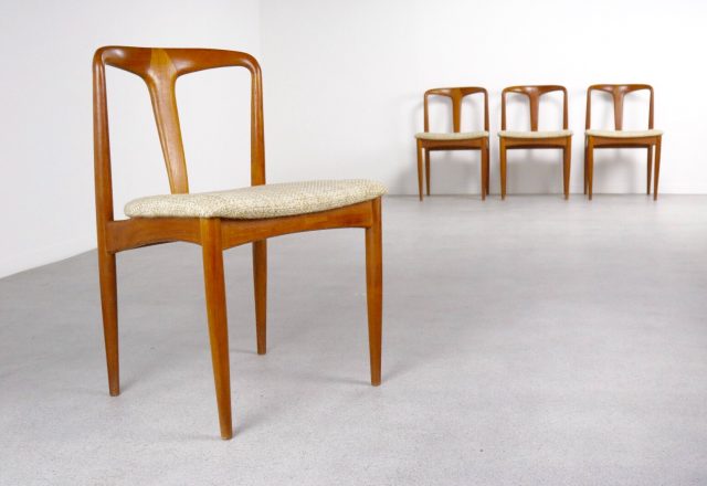 Johannes Andersen - Juliane mid century danish dining chairs - Uldum møbelfabrik vintage design eetkamerstoelen 1