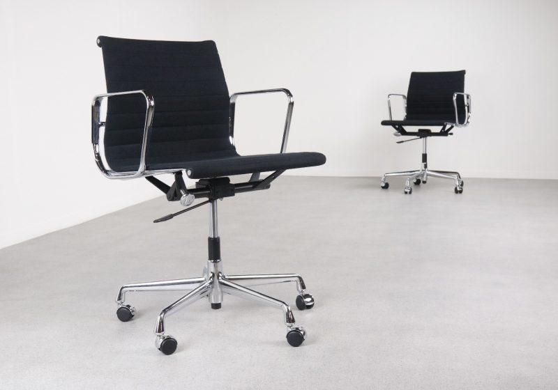 Charles & Ray Eames EA 118 Vitra - mid century office chairs - vintage design bureaustoelen 1