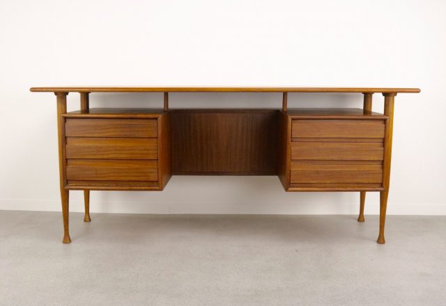 Large Mid Century floating Danish desk - vintage design Deens bureau 0