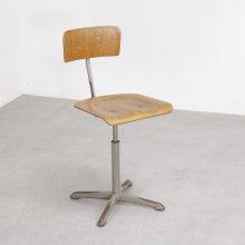 Early 1950s Dutch design Ahrend de Cirkel industrial plywood working stool - Vroege Nederlandse industriele werkkruk 2