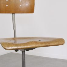 Early 1950s Dutch design Ahrend de Cirkel industrial plywood working stool - Vroege Nederlandse industriele werkkruk 3