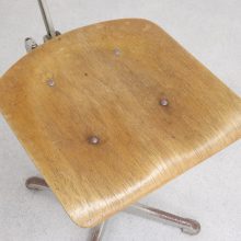 Early 1950s Dutch design Ahrend de Cirkel industrial plywood working stool - Vroege Nederlandse industriele werkkruk 4