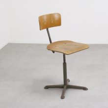 Early 1950s Dutch design Ahrend de Cirkel industrial working stool - Vroege Nederlandse industriele werkkruk 1