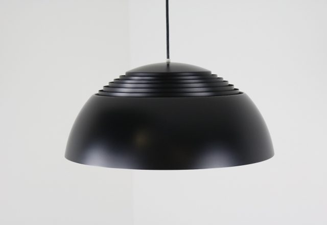 Early Arne Jacobsen – AJ Royal Louis Poulsen black - mid century danish hanging lamp - Vintage deense hanglamp 1