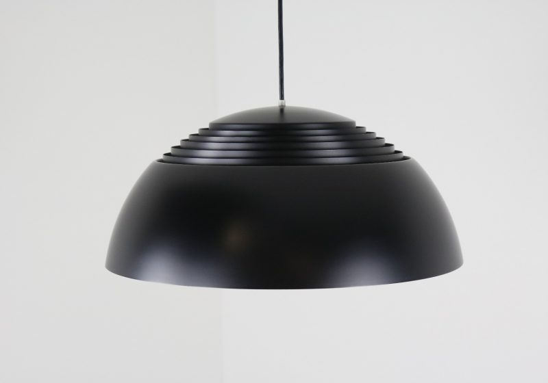 Early Arne Jacobsen – AJ Royal Louis Poulsen black - mid century danish hanging lamp - Vintage deense hanglamp 1