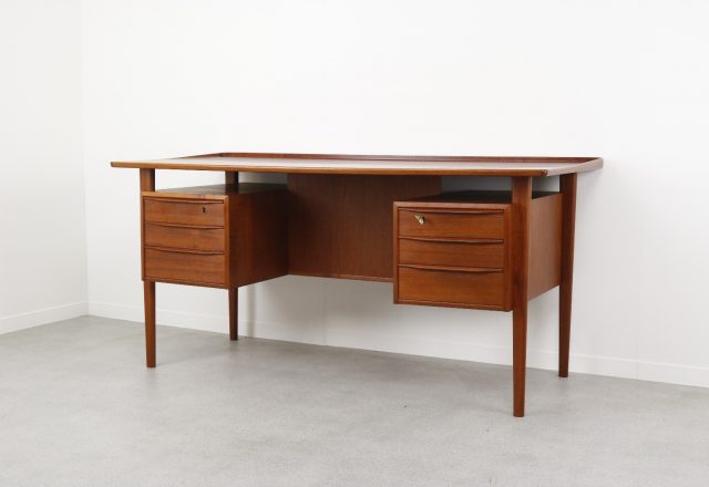 Peter Løvig Nielsen - Lovig Dansk 1960s - Mid century solid teak Danish free standing writing desk - Vintage Deens design massief teak bureau 1