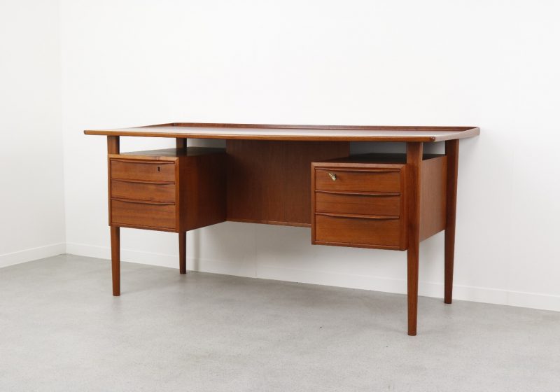 Peter Løvig Nielsen - Lovig Dansk 1960s - Mid century solid teak Danish free standing writing desk - Vintage Deens design massief teak bureau 1