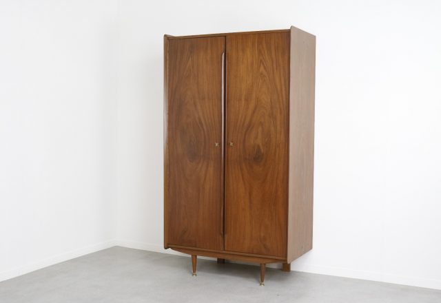 Louis van Teeffelen Wébé style wardrobe cabinet 1960s - Mid century Dutch design teak brass cabinet - Vintage Nederlands design kledingkast 2