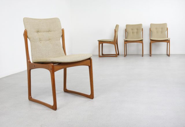 Vamdrup Stolefabrik - Mid century sculptural Danish dining chairs 1960s - Vintage design Deense eetkamerstoelen 1