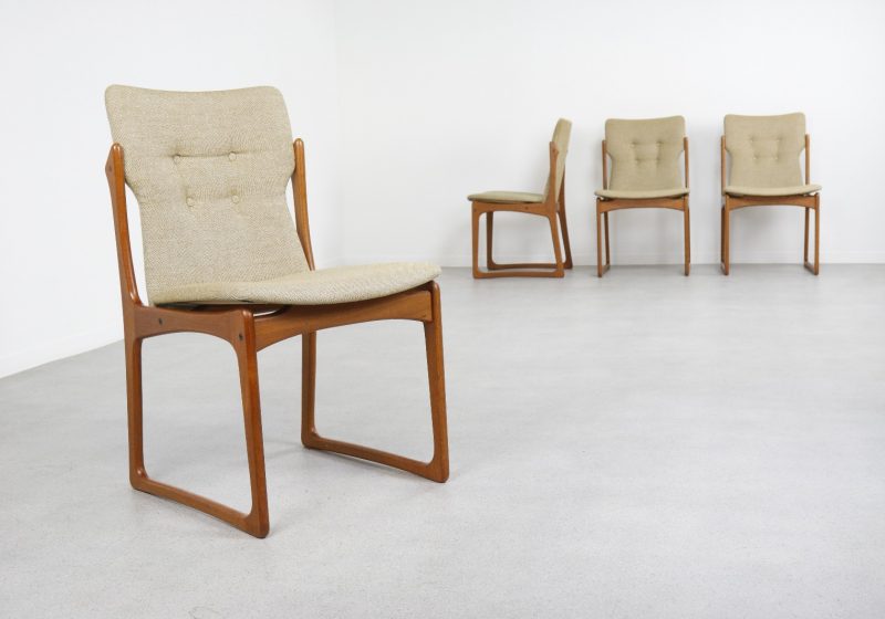 Vamdrup Stolefabrik - Mid century sculptural Danish dining chairs 1960s - Vintage design Deense eetkamerstoelen 1