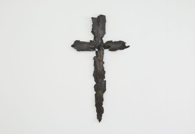 Large Brutalist cross in bronze - Mid century Brutalist wall sculpture 1960s - Vintage kruis wandsculptuur in brons 1