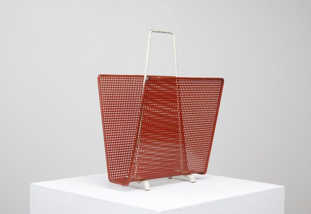 Mid century Dutch industrial perforated metal magazine rack 1960s - Vintage Nederlands design industriele lectuurbak Pilastro Mategot Tjerk Reijinga Artimeta 1