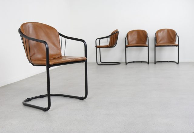 Gastone Rinaldi - Cantilever wire cognac leather dining chairs Fasem International - Mid century Italian design chairs 1980s 1990s 1