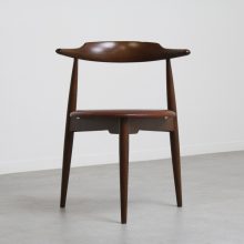 Vintage Hans J Wegner \\'Heart\\' chair Fritz Hansen - stained oak & leather Denmark 1950s - Mid century Danish leather dining chair 4