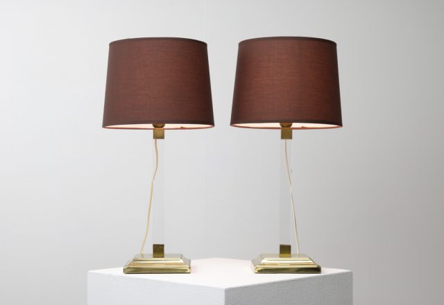 Vintage Hollywood regency style brass & lucite table lamps 1970s 1