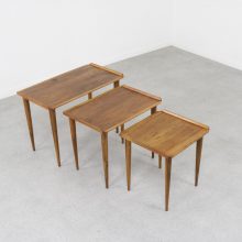 Mid century Italian nesting tables in bookmatched walnut 1960s - Vintage Italiaans design miniset bijzettafels 2