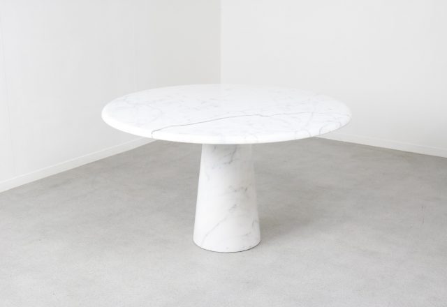 Mid century round Italian Carrara marble dining table in the manner of Angelo Mangiarotti 1970s Skipper Eros style 2