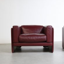 Vintage pair of Tito Agnoli Le Chapanelle lounge chairs Poltrona Frau oxblood red leather 1980s Mid century Italian design seating 2