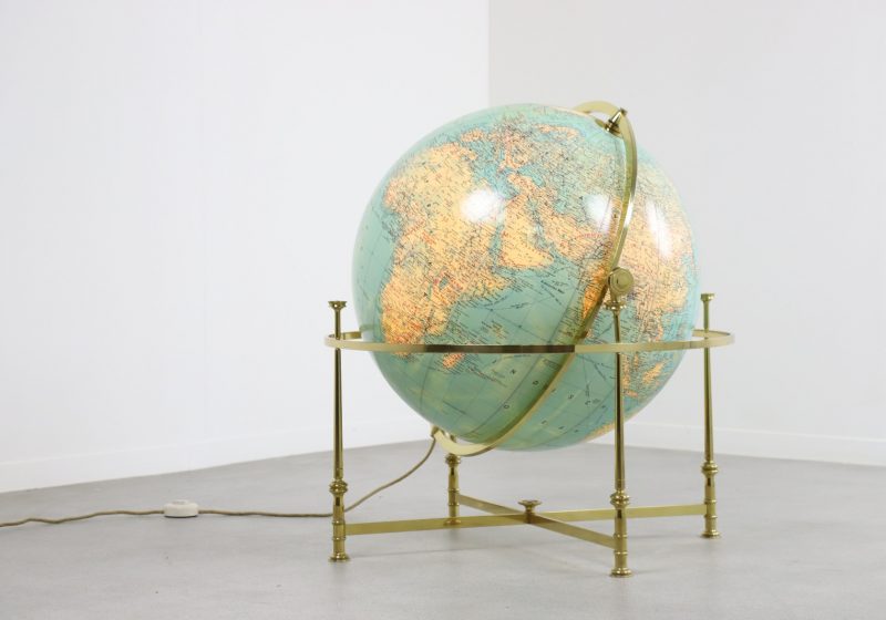 Large vintage illuminated brass globe in Hollywood regemcy style by JRO Verlag Multi-Globes Germany 1970s 9