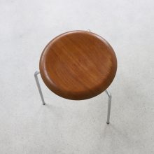 Early Dot stool by Arne Jacobsen for Fritz Hansen 1965 1960s mid century Danish design stool 5