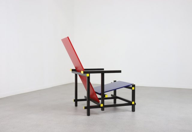 Vintage Gerrit Rietveld Cassina 635 Red And Blue lounge chair - Dutch design 1990s 6