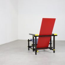 Vintage Gerrit Rietveld Cassina 635 Red And Blue lounge chair - Dutch design 1990s 9