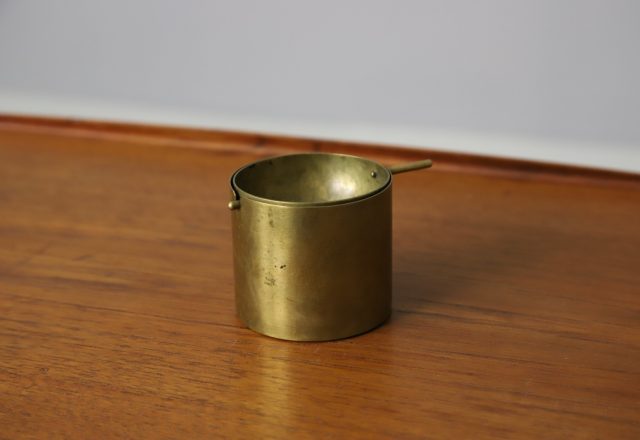 Arne Jacobsen Stelton Cylinda line rare first edition patinated brass revolving ash tray 1968 1960s attributed to the SAS hotel copenhagen 7