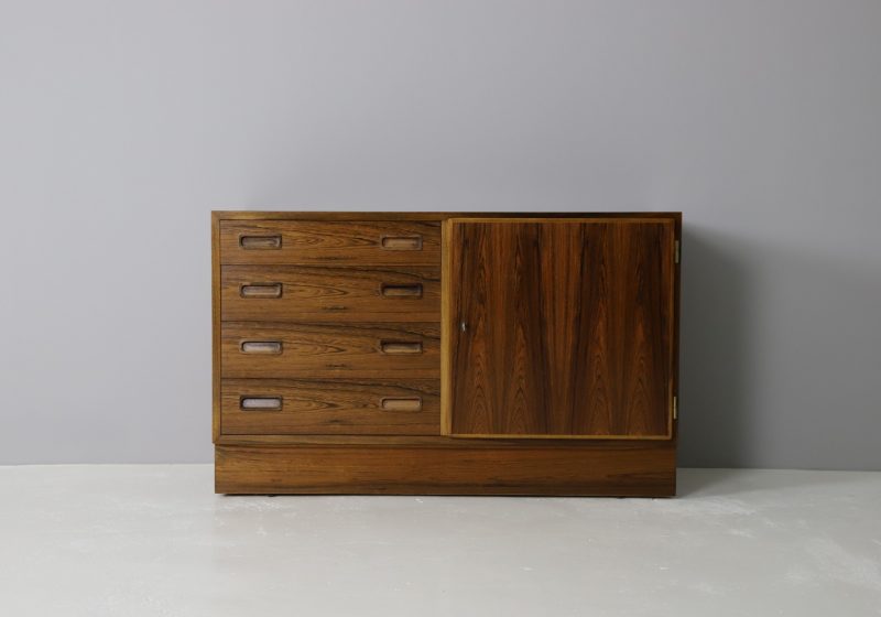 Poul Hundevad sideboard cabinet in Rosewood by Hundevad & Co Denmark 1960s Mid century Danish design 1