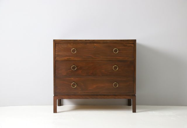 Early Fritz Hansen chest of drawers in brass and lacquered mahogany 1940s vintage Danish design cabinet 1