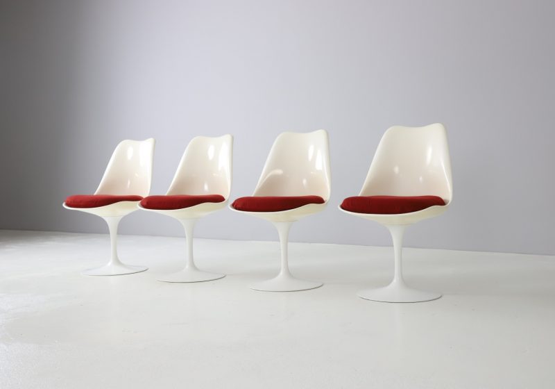 Vintage Eero Saarinen tulip dining chairs for Knoll International 1960s 1970s Mid century design 1