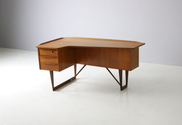 Peter Løvig Nielsen vintage teak boomerang desk for Hedensted Møbelfabrik Denmark 1956 Mid century Danish design writing desk 1