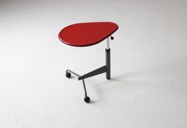 Toshiyuki Kita vintage kick : wink side table for Cassina 1980s 1983 Italian Japanese design 1