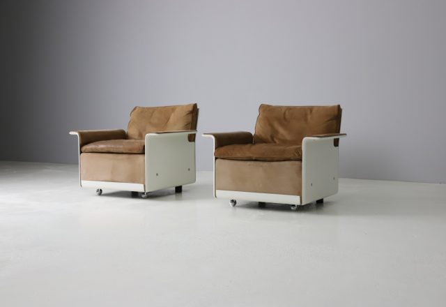 Dieter Rams vintage suede leather 620 lounge chairs Programme for Vitsœ 1962 Mid century German design lounge chair Vitsoe 1