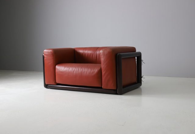 \\'Cornaro\\' sofa by Carlo Scarpa for Simon Italy 1973 mid century Italian design original leather & mahogany Gavina 1