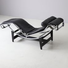 Le Corbusier Pierre Jeanneret vintage LC4 black leather chaise longue lounge chair early low serie number by Cassina 1960s 2