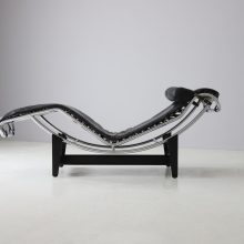 Le Corbusier Pierre Jeanneret vintage LC4 black leather chaise longue lounge chair early low serie number by Cassina 1960s 6