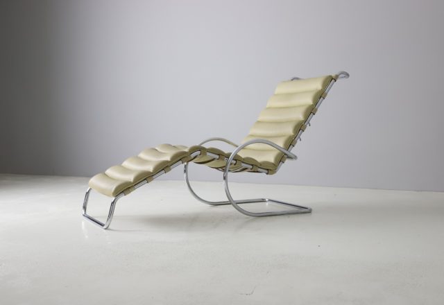 Vintage MR chaise longue lounge chair by Mies van der Rohe for Knoll International 1927 1970s 1