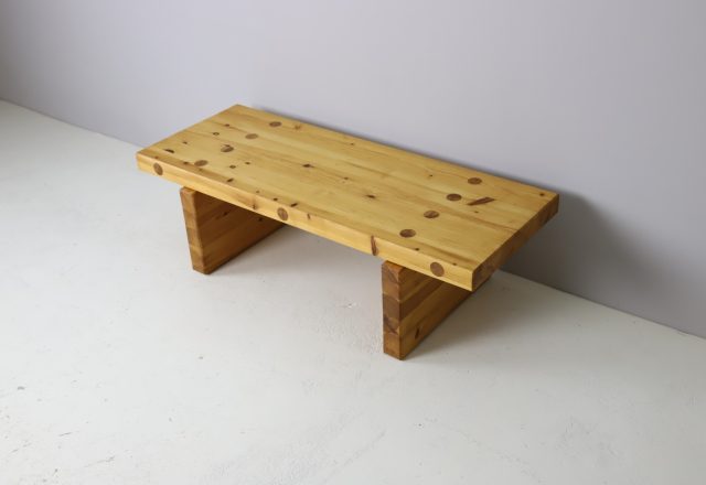 Roland Wilhelmsson Bamse bench or coffee table in solid pine by Karl Andersson & Söner Sweden 1970s vintage Swedish design 1970s 1