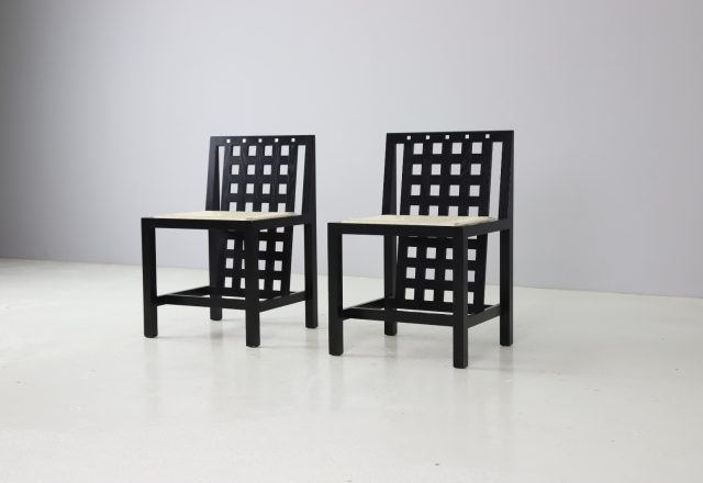 Charles Rennie Macintosh pair of vintage DS3 dining chairs for Cassina 1980s 1