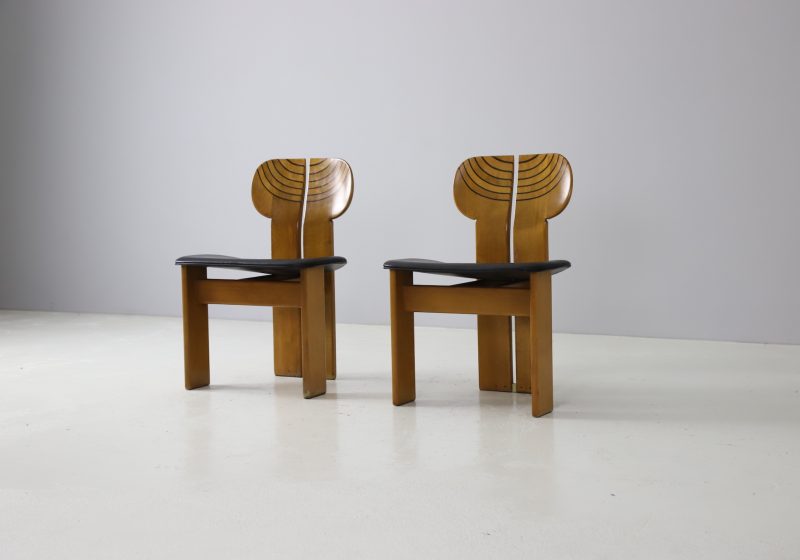 \'Africa\' dining chairs by Afra & Tobia Scarpa for Maxalto Italy 1970s 1975 walnut black leather vintage Italian design 1