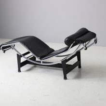 Le Corbusier Pierre Jeanneret vintage LC4 black leather chaise longue lounge chair for Cassina 1990s 2