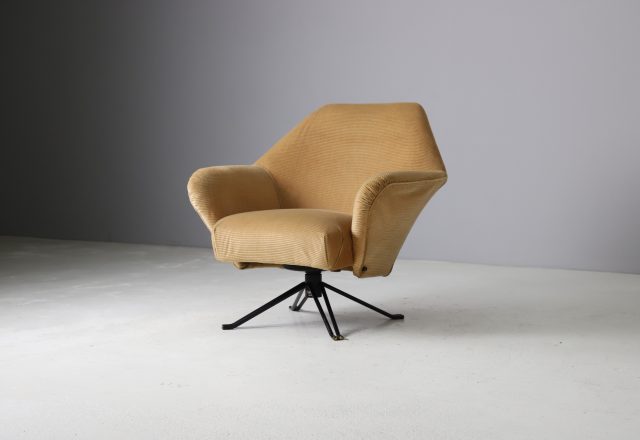 Early P32 lounge chairs by Osvaldo Borsani for Tecno Italy 1956 mid century Italian design 1