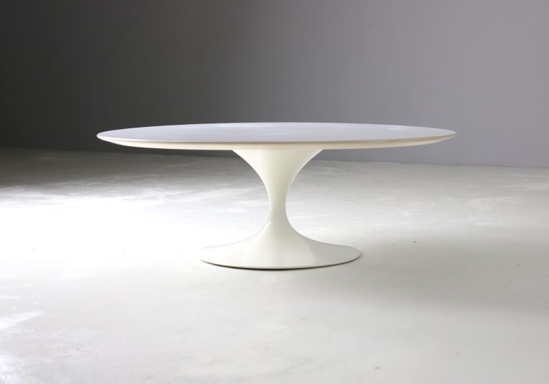Early vintage tulip coffee table by Eero Saarinen for Knoll International 1970s mid century design 1