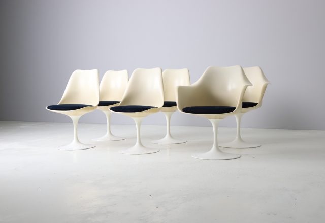 Eero Saarinen early vintage tulip dining chairs armchairs for Knoll International 1960s 1