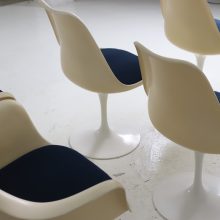 Eero Saarinen early vintage tulip dining chairs armchairs for Knoll International 1960s 8
