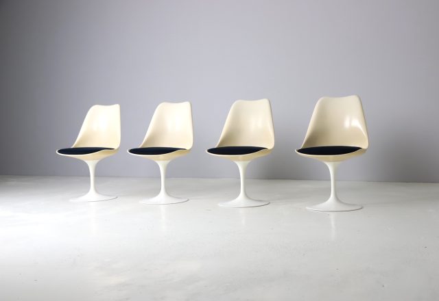 Eero Saarinen early vintage tulip dining chairs for Knoll International 1960s 1